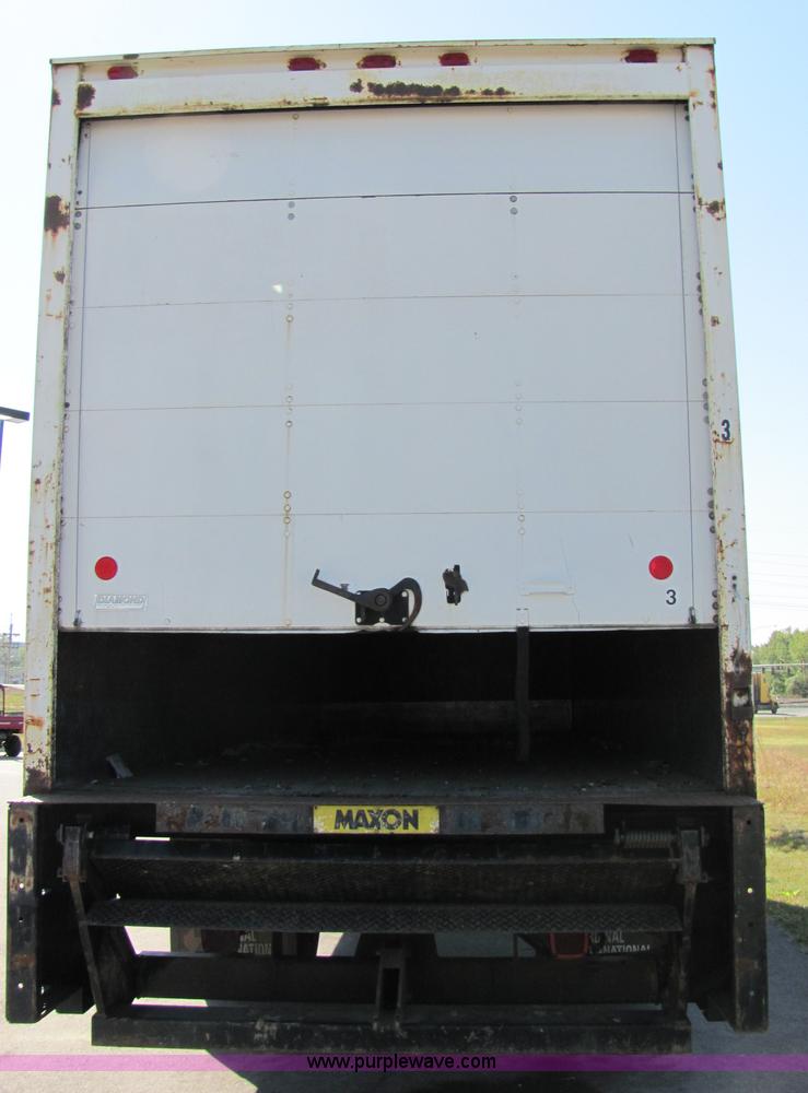 image for item 2477 1991 International Series 4900 box truck