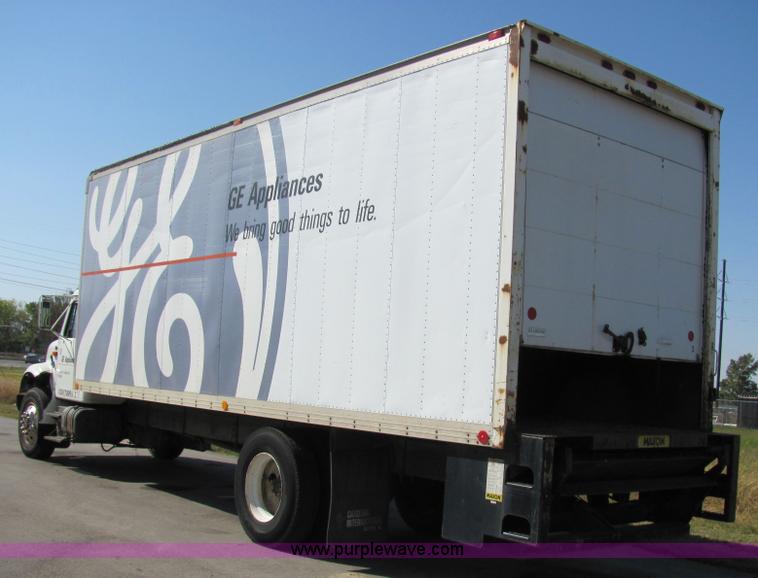 image for item 2477 1991 International Series 4900 box truck