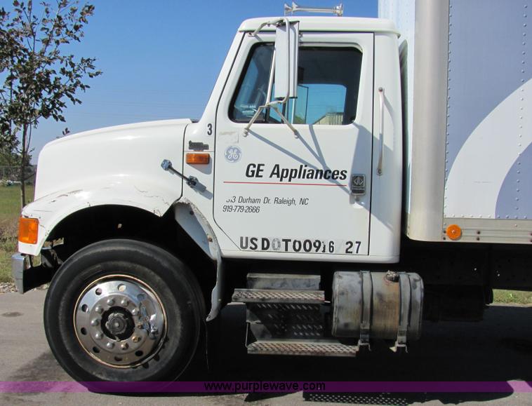 image for item 2477 1991 International Series 4900 box truck