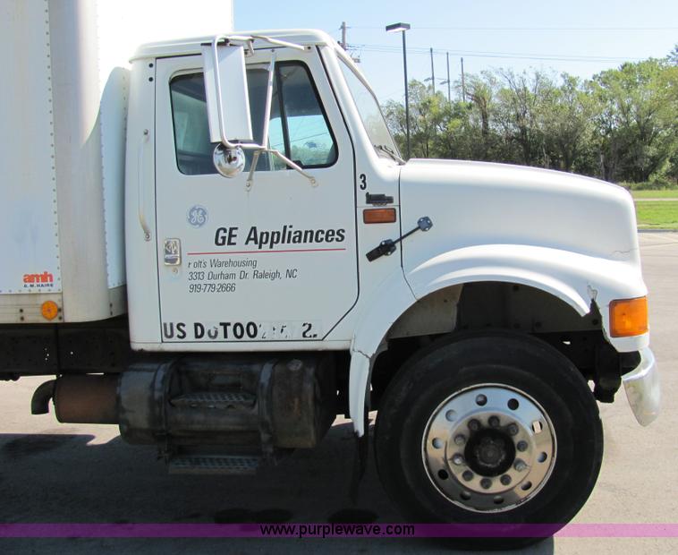 image for item 2477 1991 International Series 4900 box truck
