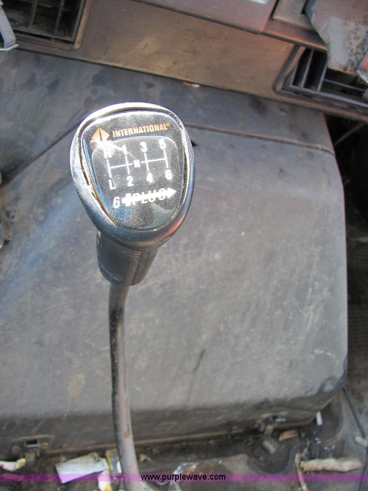 image for item 2477 1991 International Series 4900 box truck