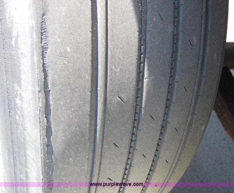 image for item 2477 1991 International Series 4900 box truck