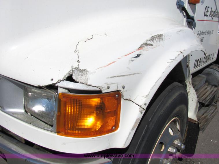 image for item 2477 1991 International Series 4900 box truck