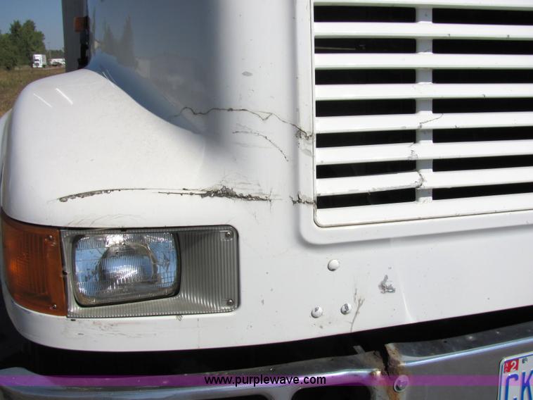 image for item 2477 1991 International Series 4900 box truck