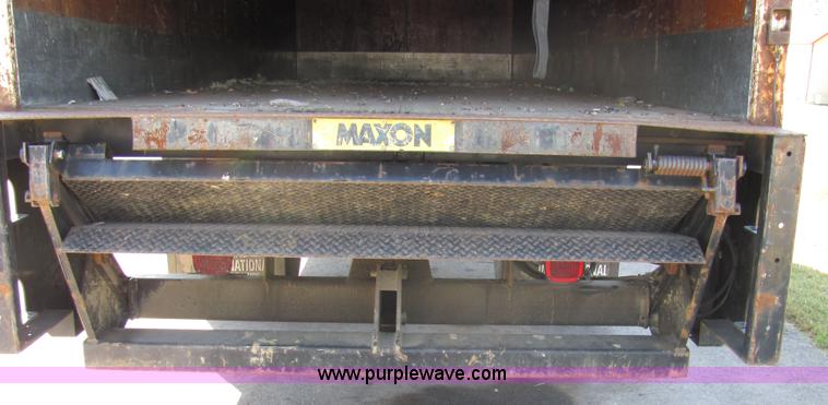 image for item 2477 1991 International Series 4900 box truck