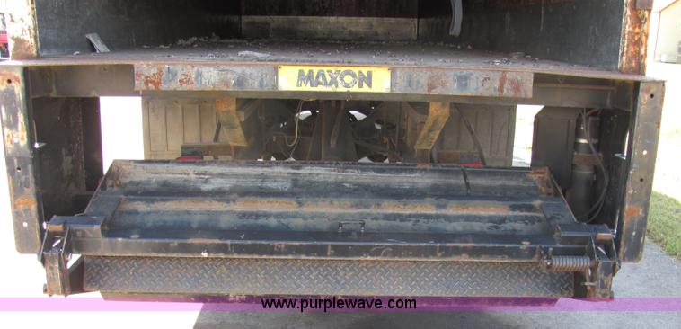 image for item 2477 1991 International Series 4900 box truck