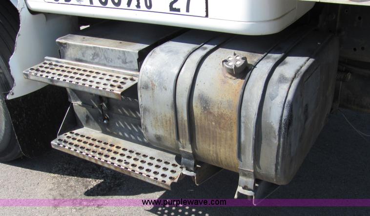 image for item 2477 1991 International Series 4900 box truck