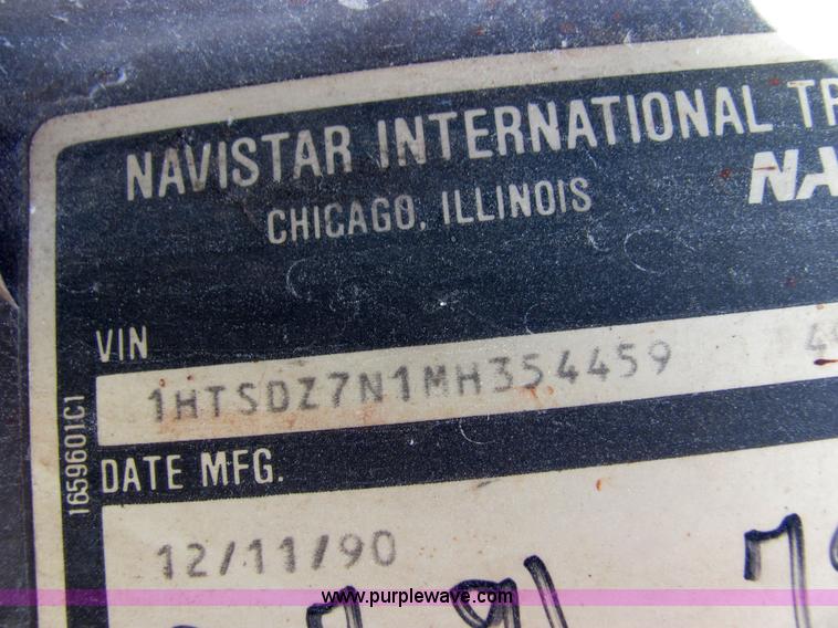 image for item 2477 1991 International Series 4900 box truck