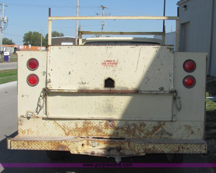 image for item 2479 1986 GMC C2500 crew cab pickup truck