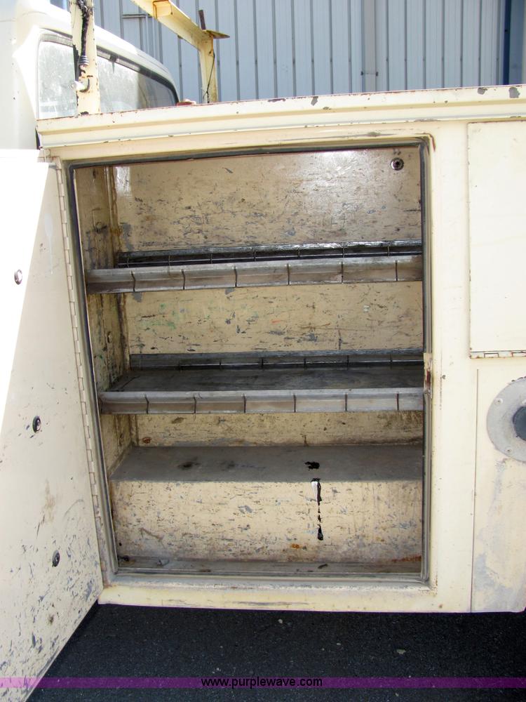 image for item 2479 1986 GMC C2500 crew cab pickup truck