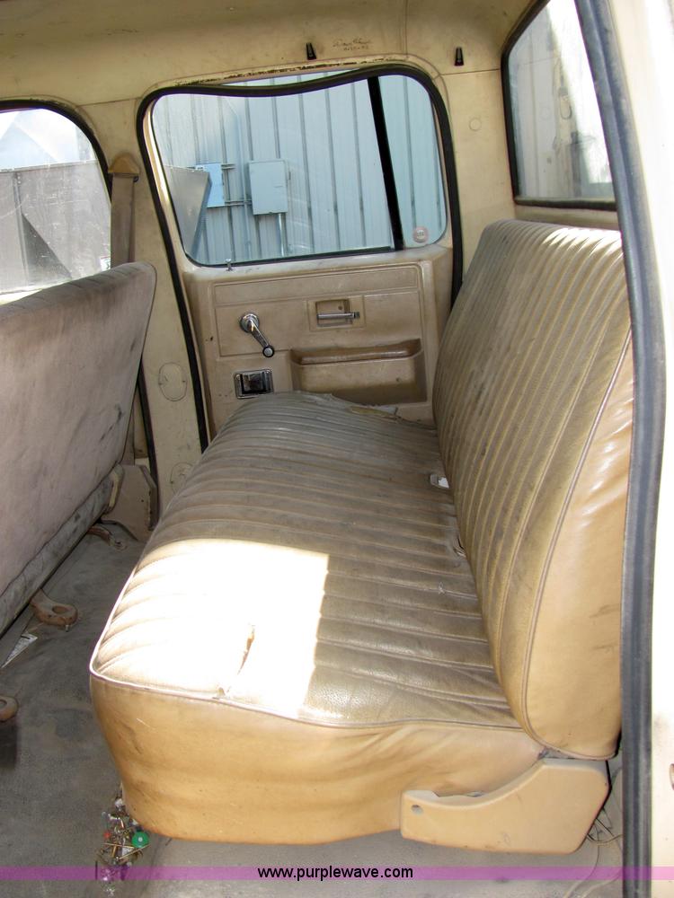 image for item 2479 1986 GMC C2500 crew cab pickup truck