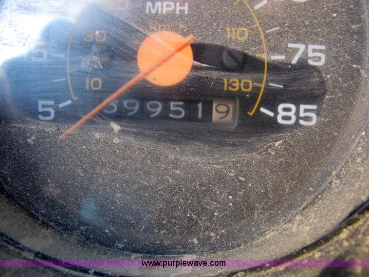 image for item 2479 1986 GMC C2500 crew cab pickup truck