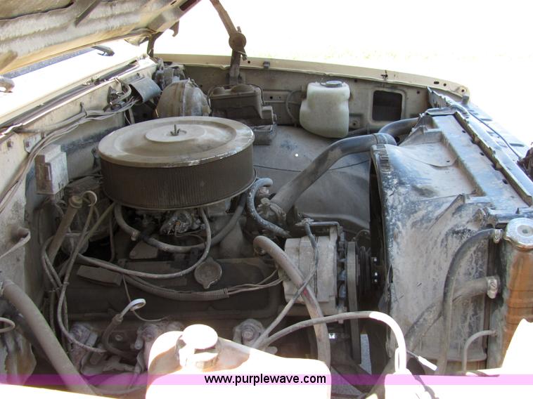 image for item 2479 1986 GMC C2500 crew cab pickup truck