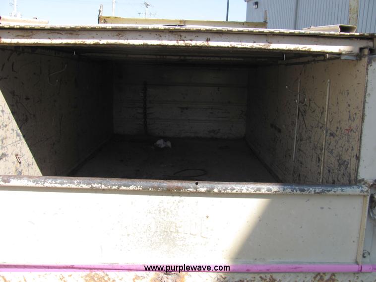 image for item 2479 1986 GMC C2500 crew cab pickup truck