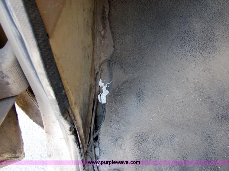 image for item 2479 1986 GMC C2500 crew cab pickup truck