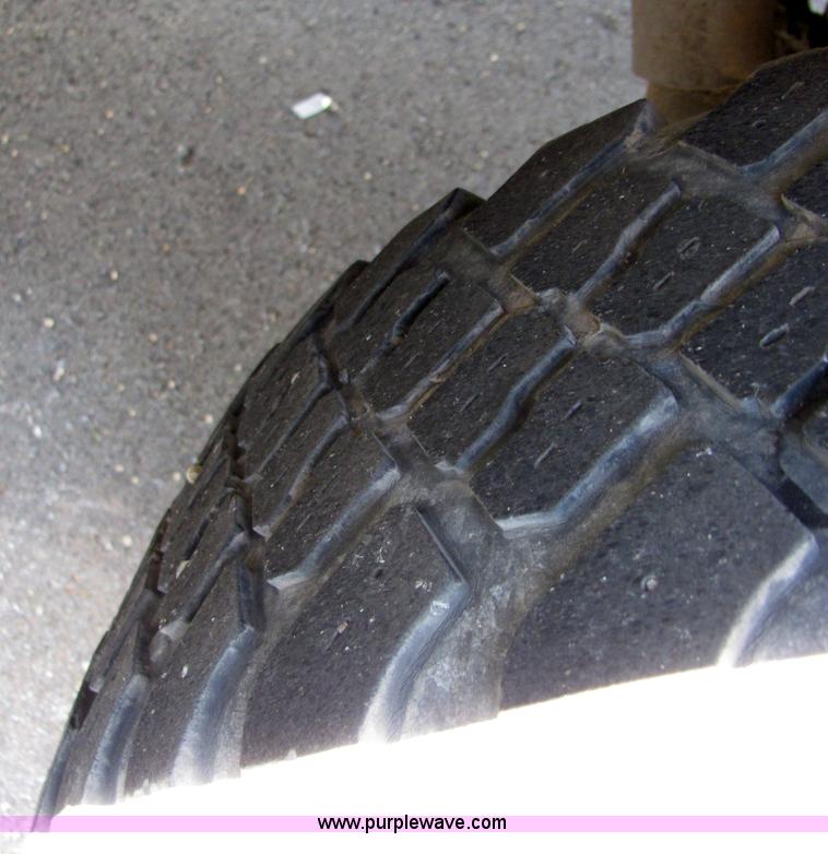 image for item 2479 1986 GMC C2500 crew cab pickup truck