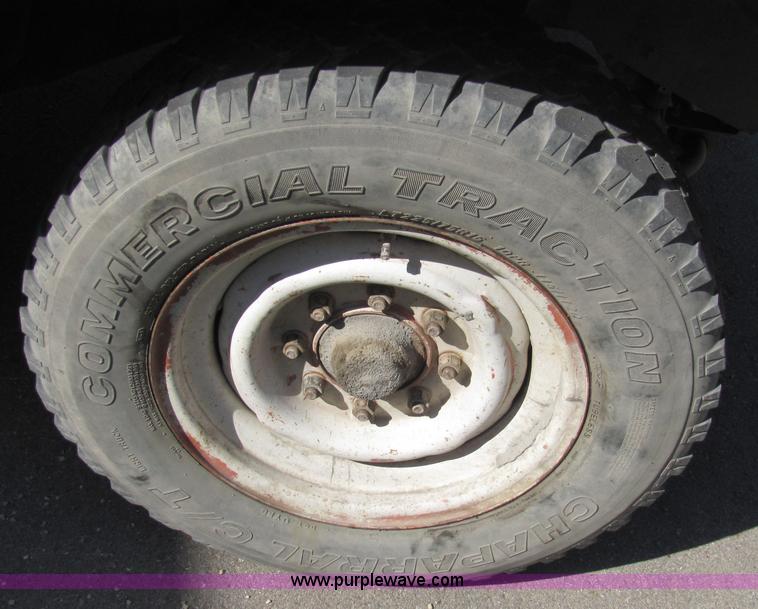 image for item 2479 1986 GMC C2500 crew cab pickup truck