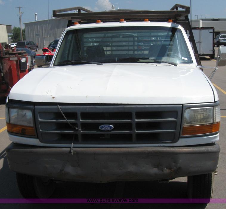 image for item 2536 1992 Ford F450 Super Duty truck