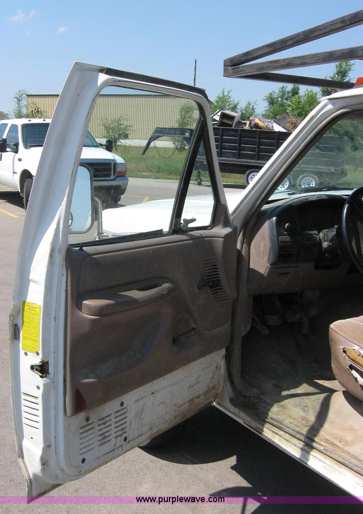 image for item 2536 1992 Ford F450 Super Duty truck