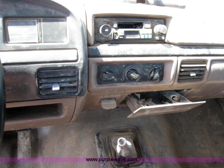 image for item 2536 1992 Ford F450 Super Duty truck