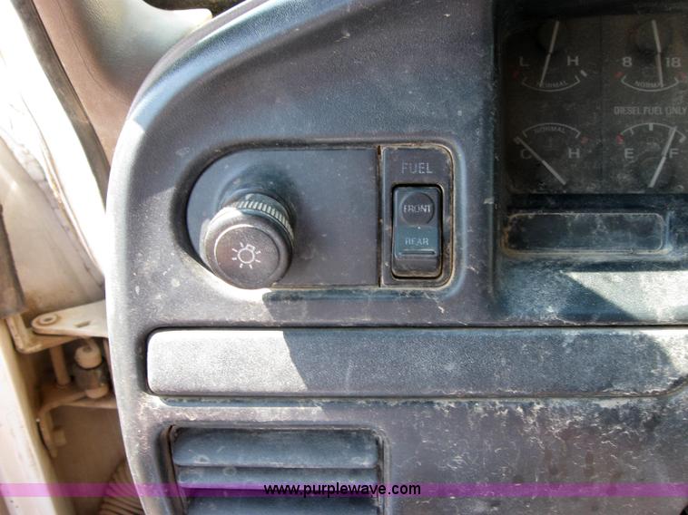 image for item 2536 1992 Ford F450 Super Duty truck