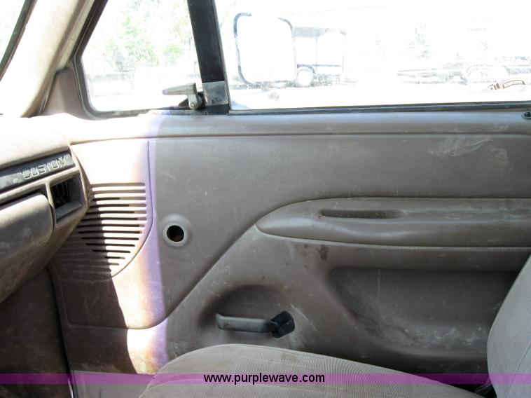 image for item 2536 1992 Ford F450 Super Duty truck