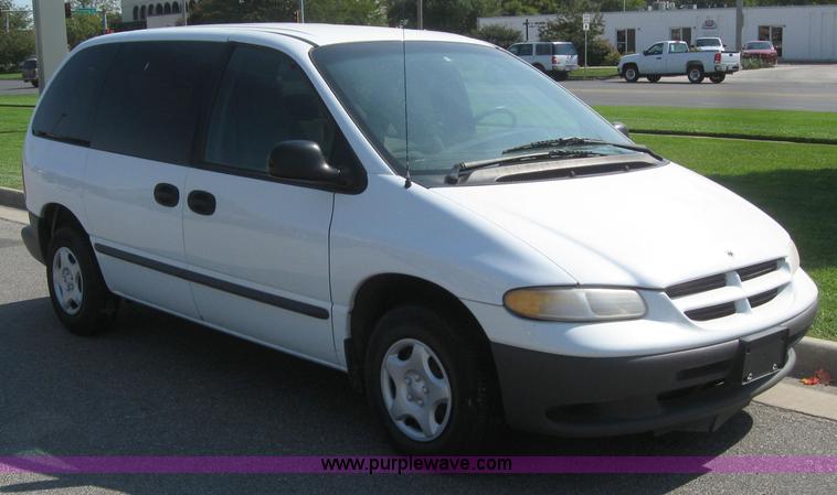 image for item 2995 2000 Dodge Caravan