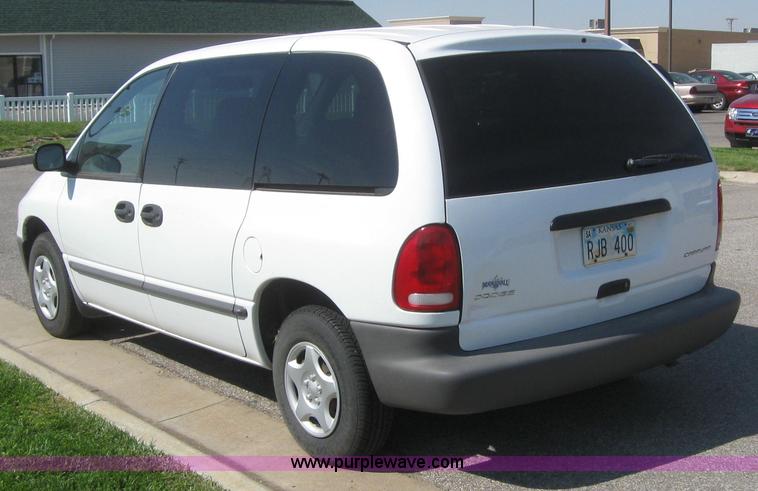 image for item 2995 2000 Dodge Caravan