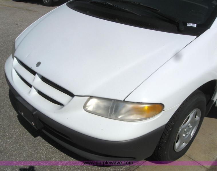 image for item 2995 2000 Dodge Caravan