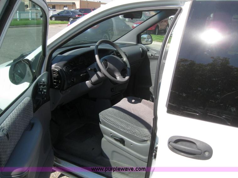 image for item 2995 2000 Dodge Caravan