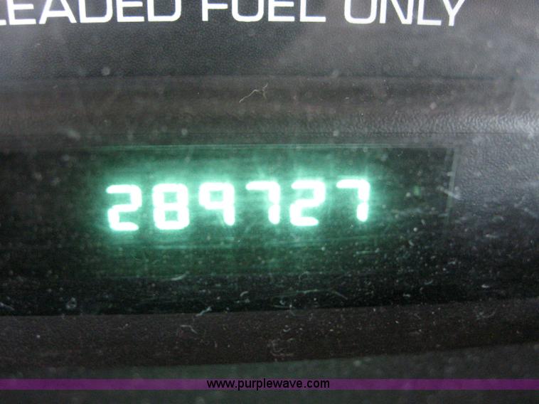 image for item 2995 2000 Dodge Caravan