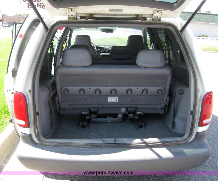 image for item 2995 2000 Dodge Caravan