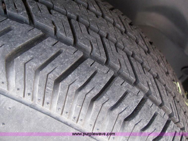 image for item 2995 2000 Dodge Caravan