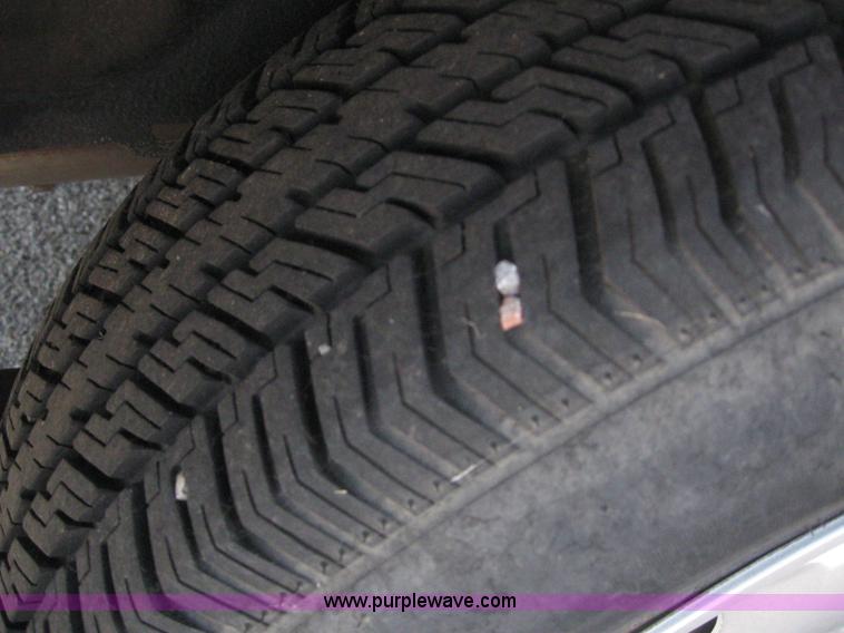 image for item 2995 2000 Dodge Caravan