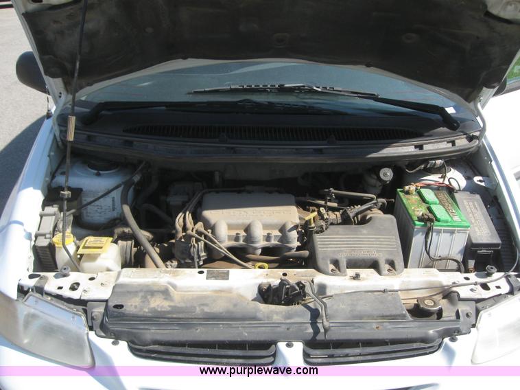 image for item 2995 2000 Dodge Caravan