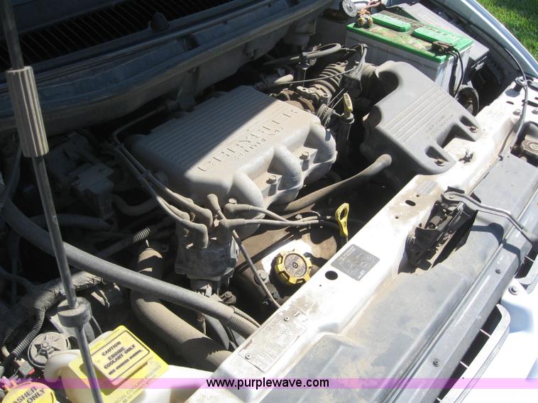 image for item 2995 2000 Dodge Caravan