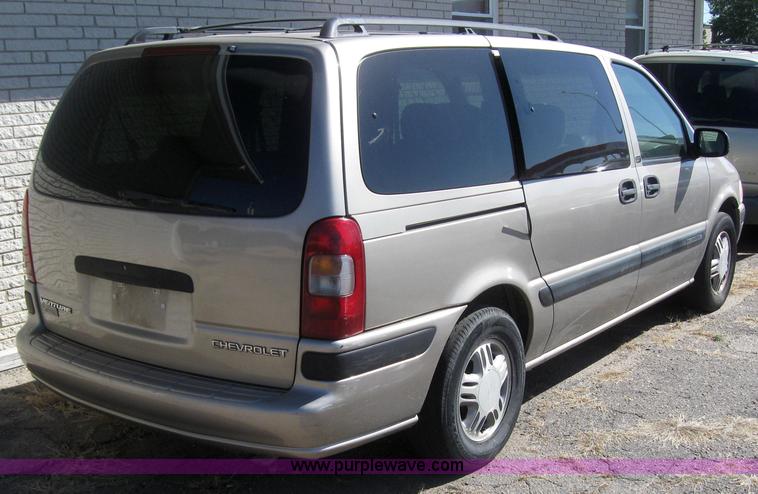 image for item 3020 1999 Chevrolet Venture mini van