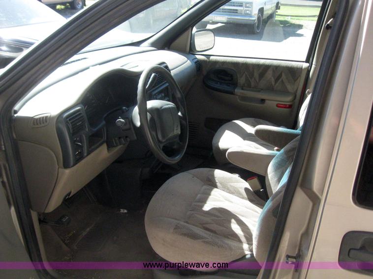 image for item 3020 1999 Chevrolet Venture mini van