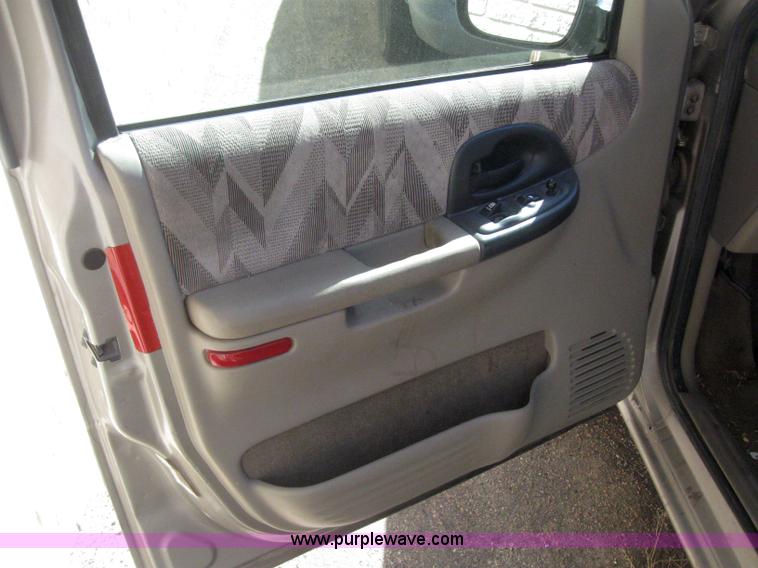 image for item 3020 1999 Chevrolet Venture mini van