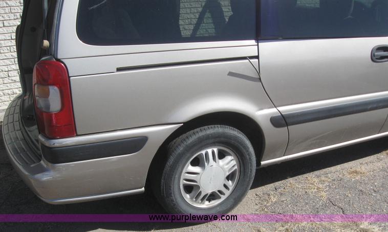 image for item 3020 1999 Chevrolet Venture mini van