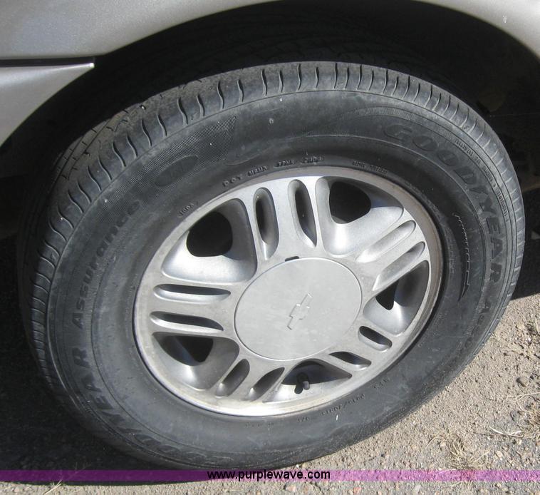 image for item 3020 1999 Chevrolet Venture mini van