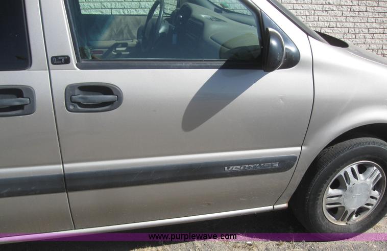 image for item 3020 1999 Chevrolet Venture mini van