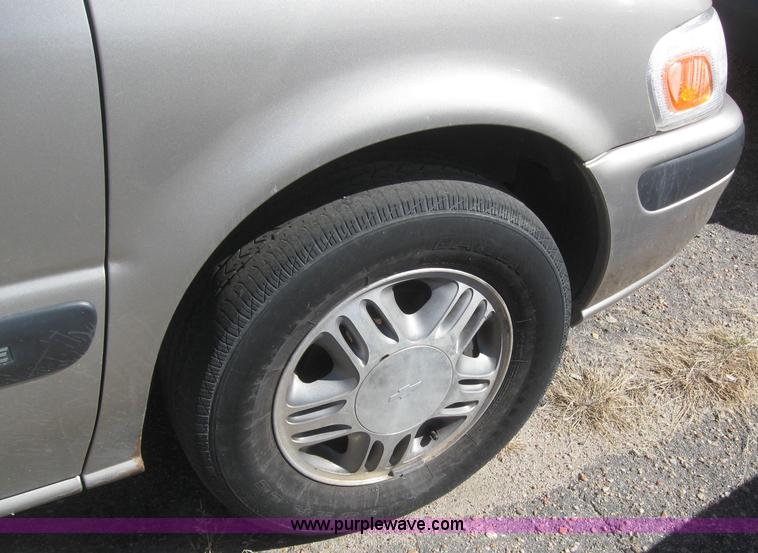 image for item 3020 1999 Chevrolet Venture mini van