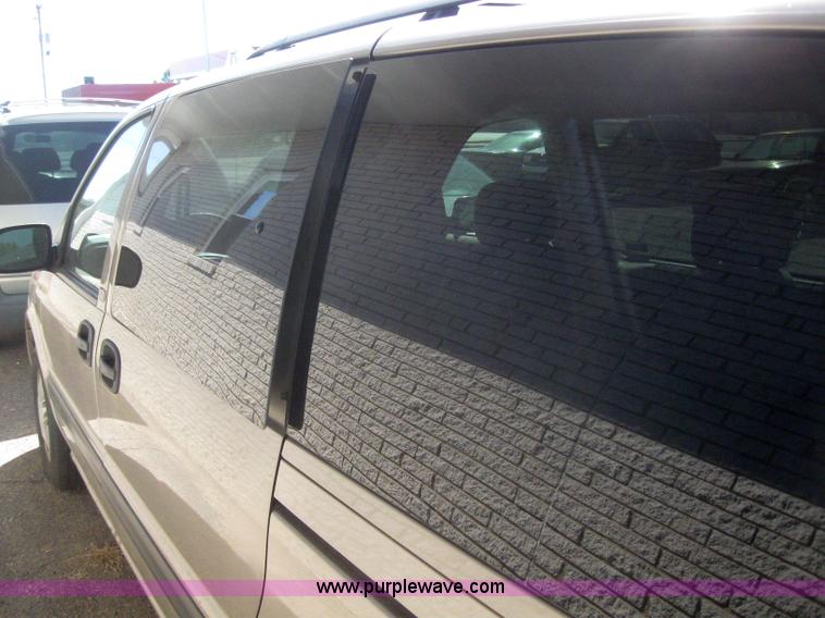 image for item 3020 1999 Chevrolet Venture mini van