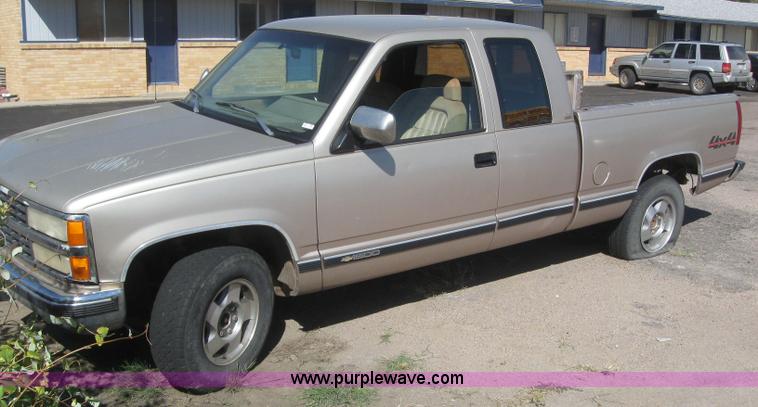 image for item 3021 1993 Chevrolet K1500 pickup truck