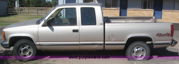 image for item 3021 1993 Chevrolet K1500 pickup truck