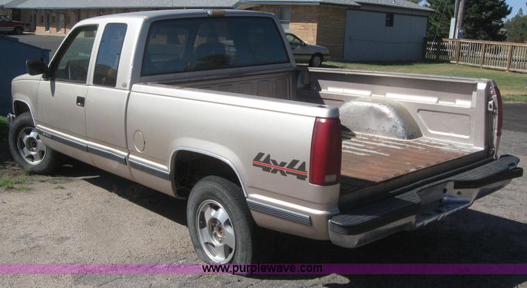 image for item 3021 1993 Chevrolet K1500 pickup truck