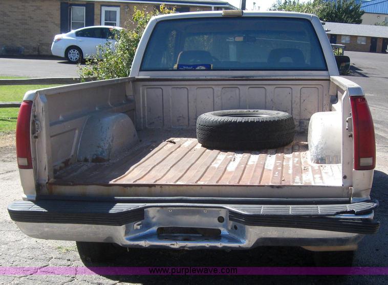 image for item 3021 1993 Chevrolet K1500 pickup truck