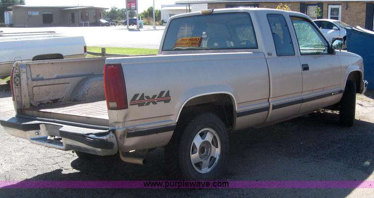 image for item 3021 1993 Chevrolet K1500 pickup truck