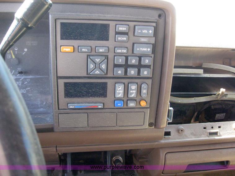 image for item 3021 1993 Chevrolet K1500 pickup truck